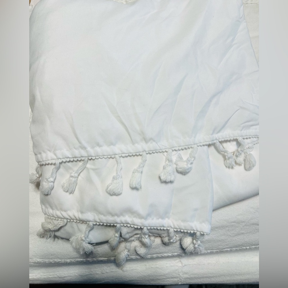 Crib bedskirt with fringe
